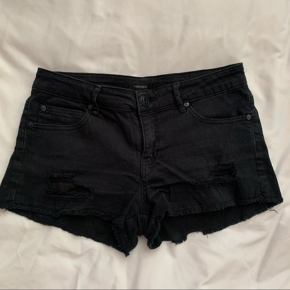 Black Denim shorts w studs - Picture 1 of 3